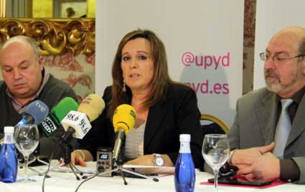 José Miguel Mateo, Rosario Pérez y Javier Ojer, UPyD CyL, comparecieron hoy en Burgos 