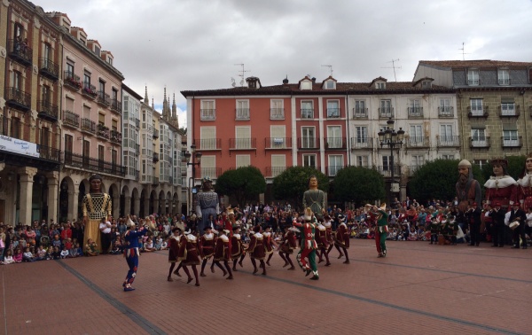 A las 13:00 h se celebrará Baile de Danzantes en la Plaza Mayor. 