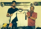 Carlos Manuel Quesada, defensa del Burgos CF con su nueva camiseta. Fuente: Burgos CF