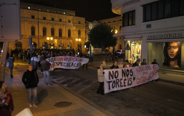 Los manifestantes se han mostrado en contra del proyecto de remodelación del coso taurino.