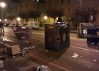 Los contenedores vuelven a ser utilizados para protestar en la Calle Vitoria