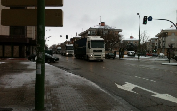 Durante toda la mañana los camiones atravesaron la Calle Vitoria