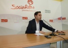 Daniel de la Rosa compareció en la sede del PSOE. 