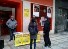 Una de las mesas en las calles de Burgos sobre el referéndum contra la corrupción. Foto. PCAS