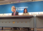 El alcalde y la concejal de Participación Ciudadana, María José Abajo, presentaron la reorganización