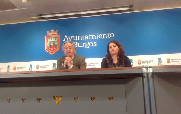 Luis Escribano y Esther Peñalba presentaron las proposiciones del PSOE al Pleno. 