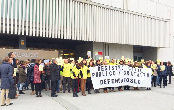La concentración se ha llevado a cabo en las puertas del Edificio de los Juzgados de Burgos