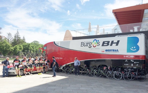 El equipo Burgos BH ha acompañado a los organizadores de La Vuelta en la presentación