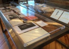 La exposición reúne numerosos documentos de Artesa y sus colaboradores
