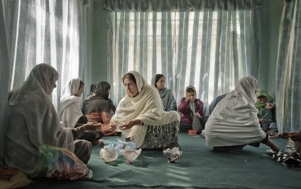  ‘Afganistán. Mujeres’ es obra de los fotógrafos y periodistas Gervasio Sánchez y Mónica Bernabé. 